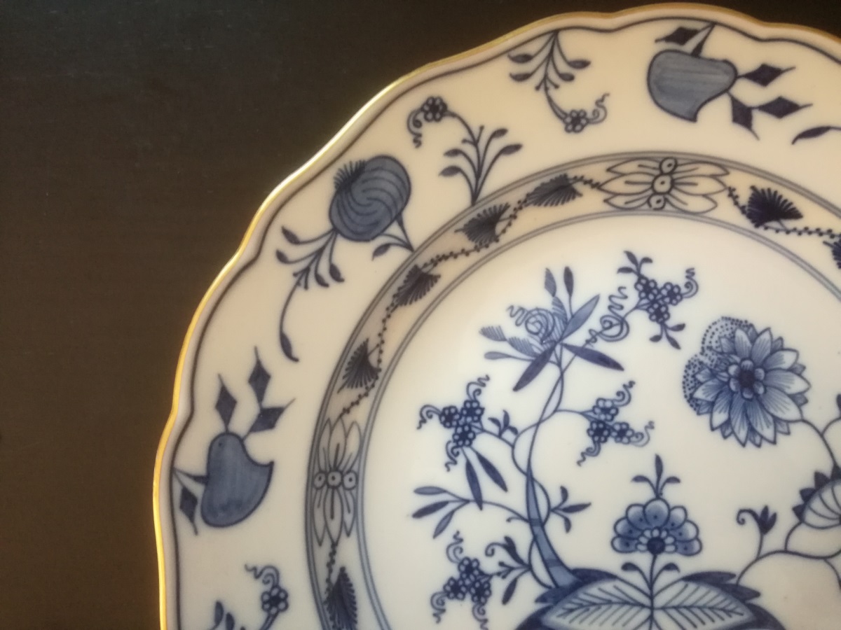 Zwiebelmuster-Teller mit Goldrand