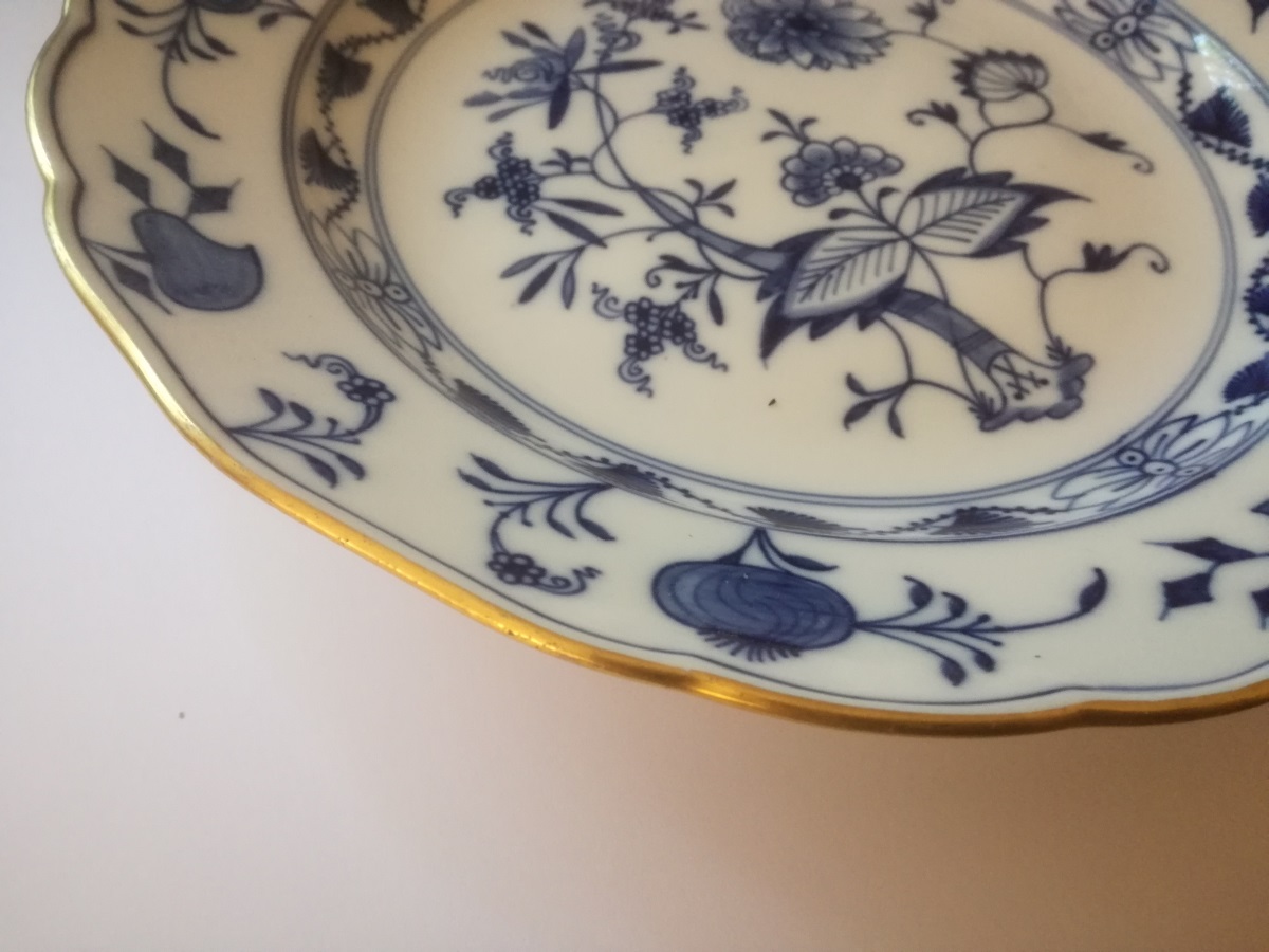 Porzellanteller Seitenansicht