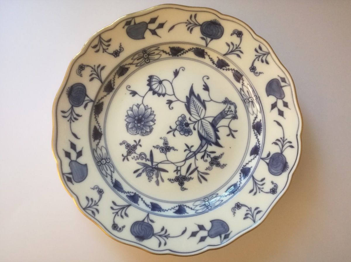 Teller mit Zwiebelmuster